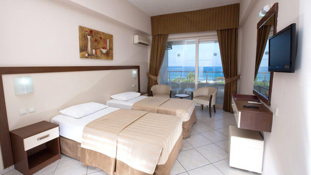 Batihan Beach Resort & Spa Кушадасы Экстерьер фото